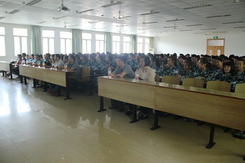 我院举行2016级新生开学典礼暨师生见面会
