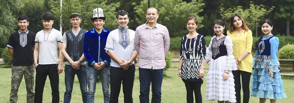 万里雪：爱暖心田师亦友，实践育人见真功