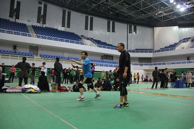 校教职工羽毛球赛 刑司教师旗开得胜