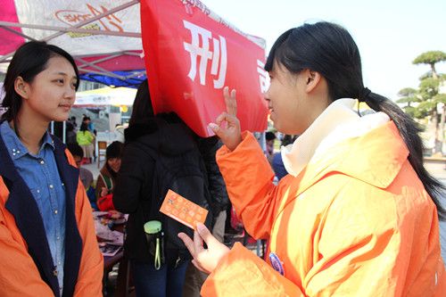 我校首届公益嘉年华活动成功举办