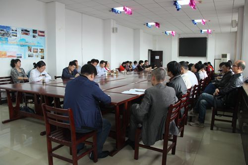 我院党委书记李宏为全院党员干部上党课